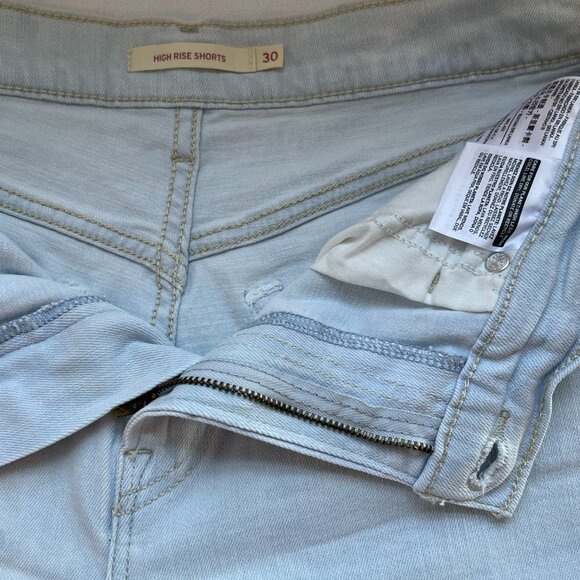 Levi Light Wash High Rise Shorts with Raw Hem Size 30 - Picture 7 of 9